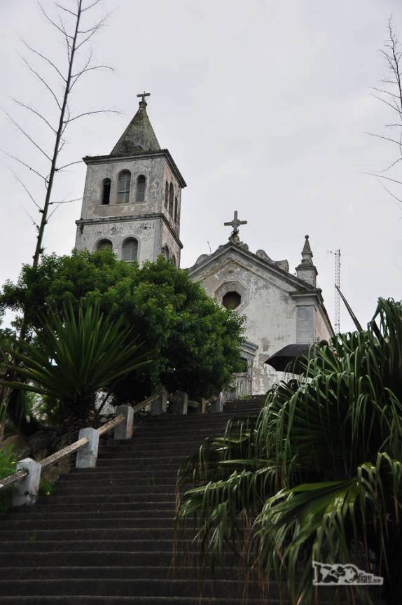 Escadaria da igreja em Garopaba, litoral sul de Santa Catarina